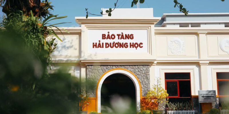 Cổng vào Viện Hải dương học Nha Trang nằm ở số 1 Cầu Đá
