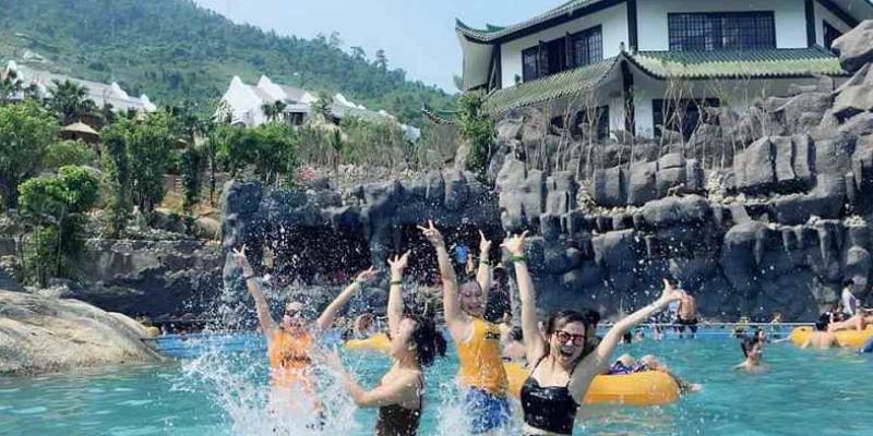 Bảng giá vé để mọi người tham khảo trước khi bắt đầu hành trình