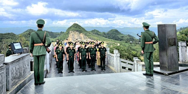 Hành trình chinh phục cột cờ đầy tự hào