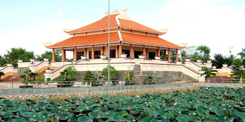 Đền thờ Bác Hồ là nơi trang nghiêm để tưởng nhớ công lao Chủ tịch Hồ Chí Minh