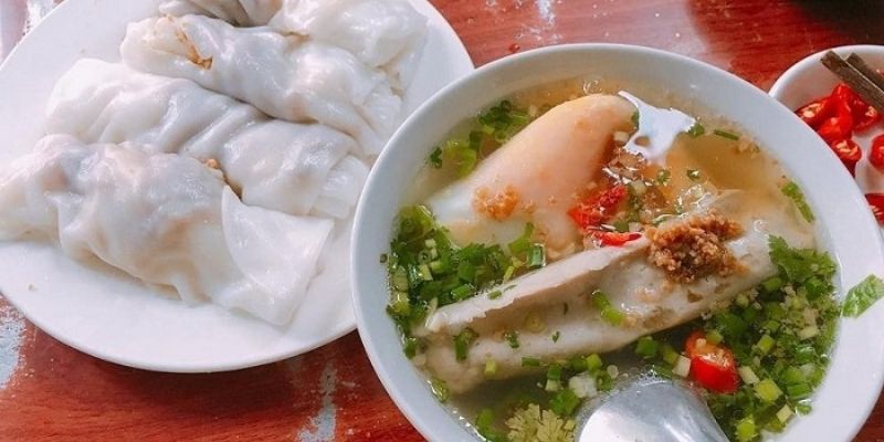 Bánh cuốn nóng Lạng Sơn là lựa chọn thích hợp cho những ai ghé cửa khẩu vào buổi sáng
