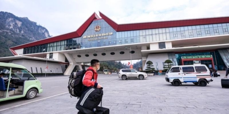 Mọi người có nhiều sự lựa chọn về phương tiện tham quan cửa khẩu