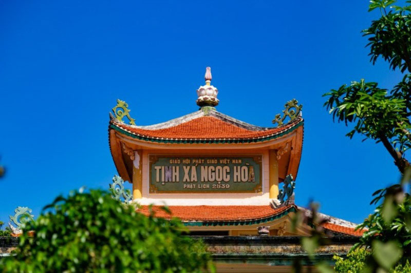Cùng khám phá Tịnh Xá Ngọc Hòa trong bài viết này nhé