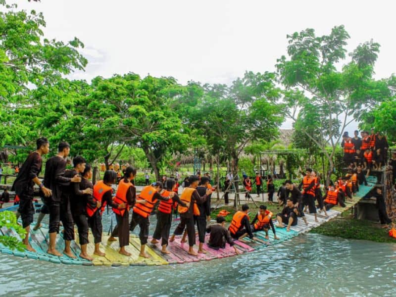 Cùng thả mình vào các trận cười nghiêng ngả