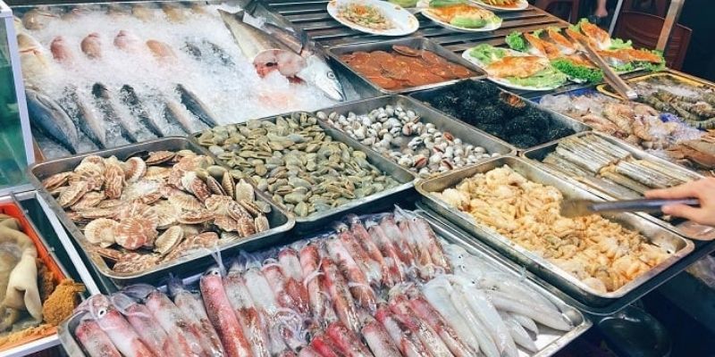 Đặc sản hải sản tươi không thể bỏ qua khi đi chợ đêm