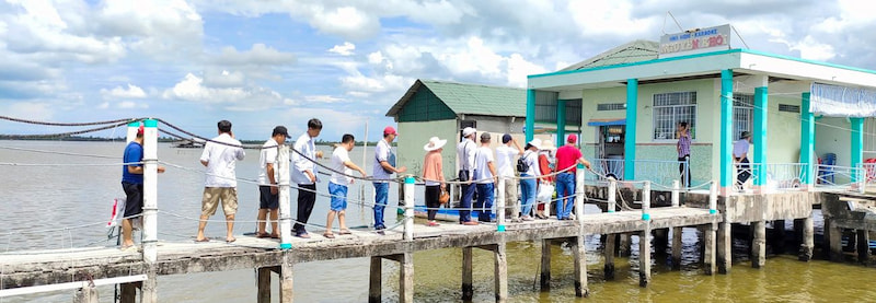 Du khách nên mặc quần áo thoải mái khi đi tham quan đầm