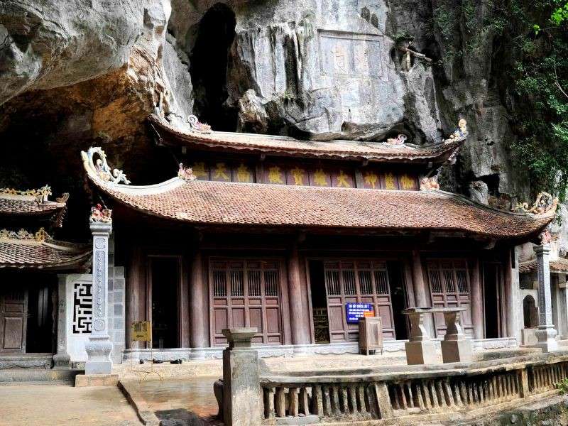 Một số điểm đến tâm linh thú vị gần khu du lịch