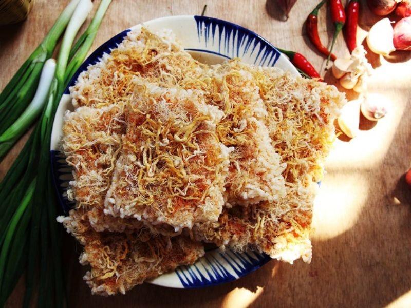 Cơm cháy thịt dê là đặc sản không thể bỏ qua