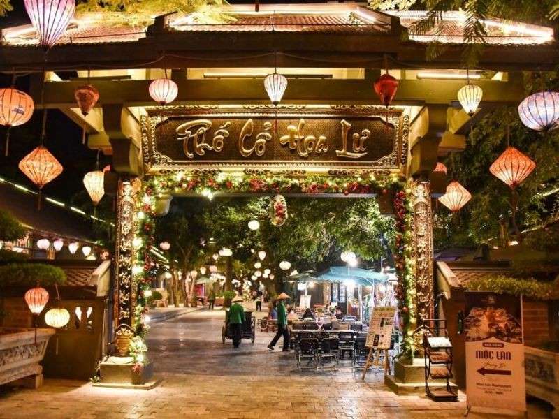 Mua đặc sản, đồ lưu niệm về làm quà tại Phố cổ Hoa Lư