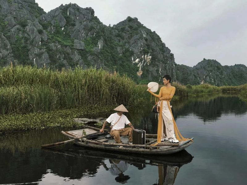Check-in toàn cảnh Vân Long khi du ngoạn trên thuyền