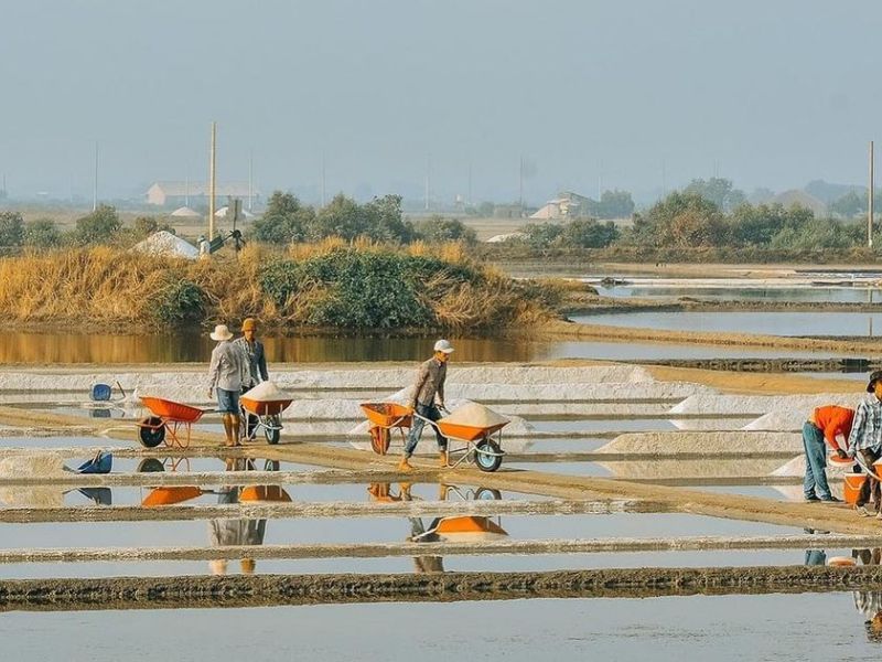 Những cánh đồng muối rộng mênh mông