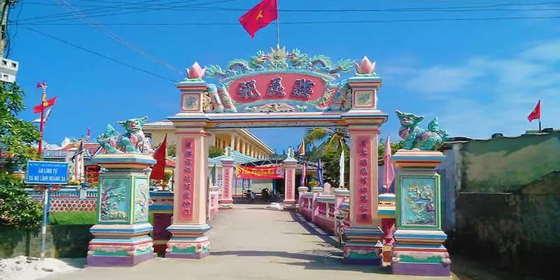 Tưởng niệm những người lính anh dũng tại Âm Linh Tự