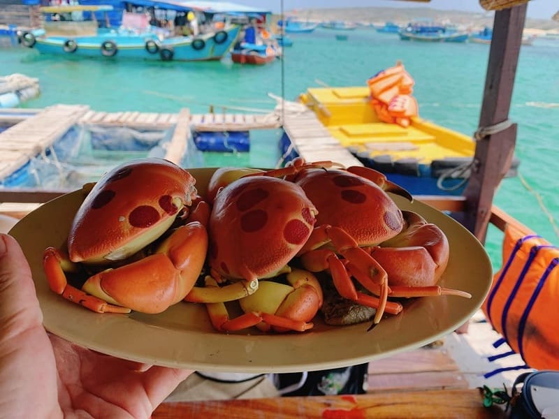 Thưởng thức hải sản khi đến Phú Quý