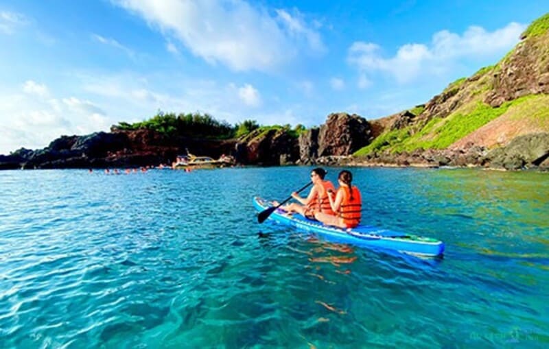 Chèo SUP thú vị tại đảo Phú Quý