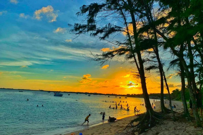 Vịnh Triều Dương đẹp rực rỡ