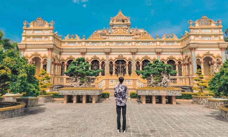 Đến chùa theo đúng thời gian mở cửa