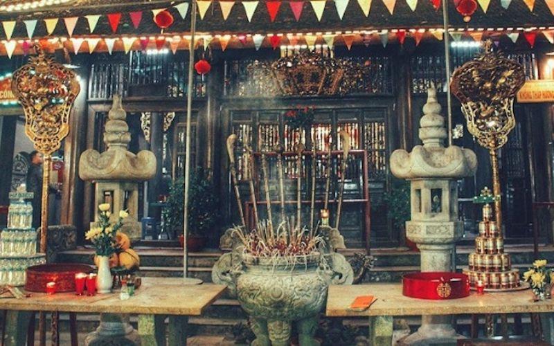 Đền còn lưu giữ nhiều hiện vật quý