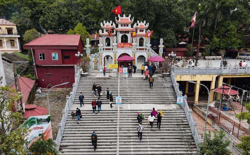 Nhiều người chọn đến đền để vay vốn kinh doanh, làm ăn