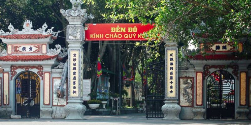 Đền được chia thành hai khu vực nội và ngoại thành