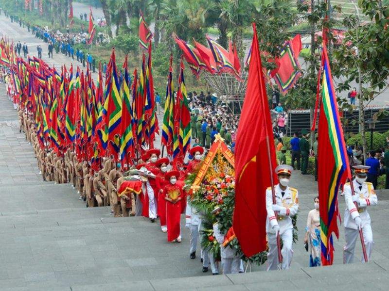 Lễ tế dâng hương tại đền thờ vua Hùng Vương