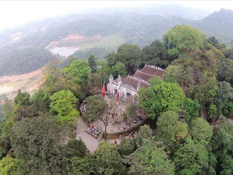 Khu di tích là nơi thờ tự các đời vua Hùng vang danh