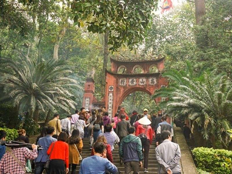 Thời điểm du lịch đền vua Hùng lý tưởng nhất là tháng 2 - 5