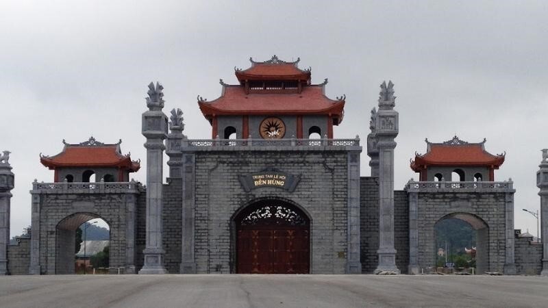 Đền Hùng là nơi thờ các vị vua đã có công xây dựng đất nước