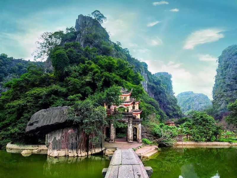 Chia sẻ qua về đền Thái Vĩ