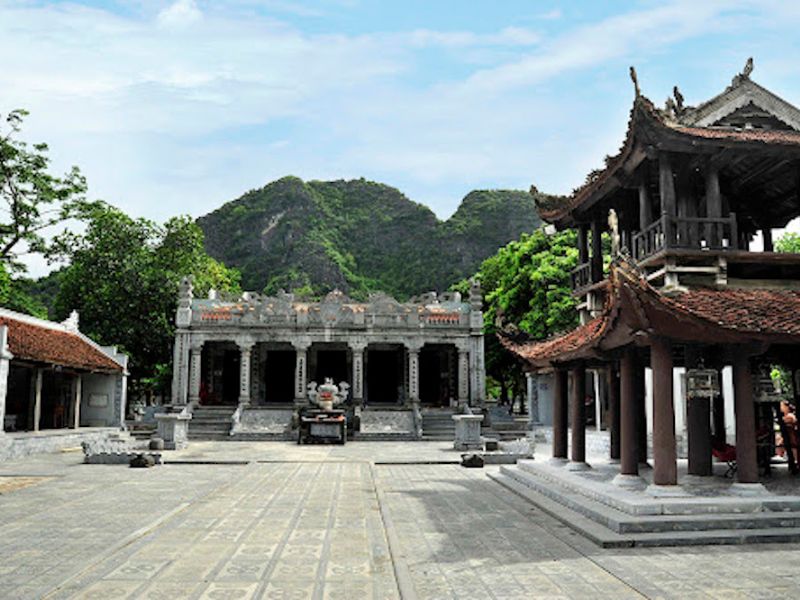 Lối kiến trúc cổ kính của đền