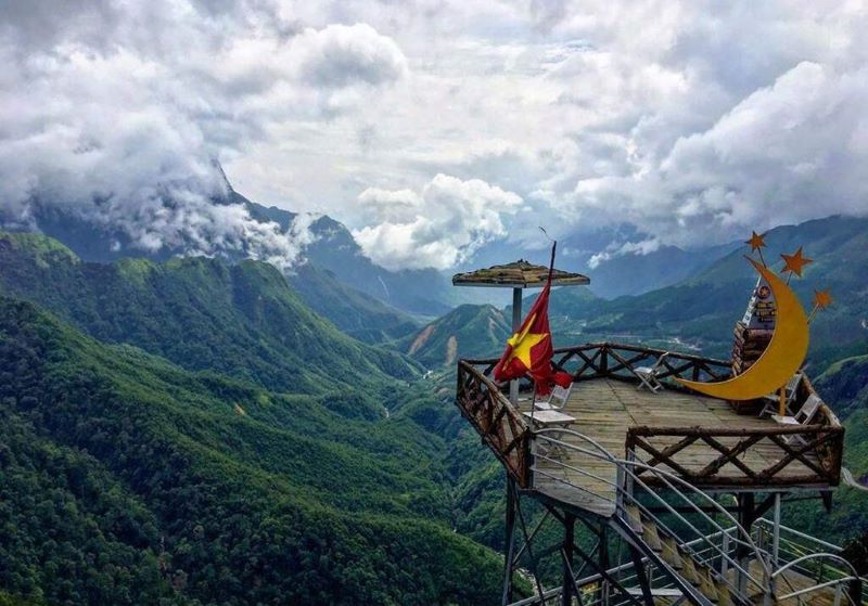 Ghé Cổng Trời và quán cafe trên đỉnh đèo để ngắm trọn toàn cảnh