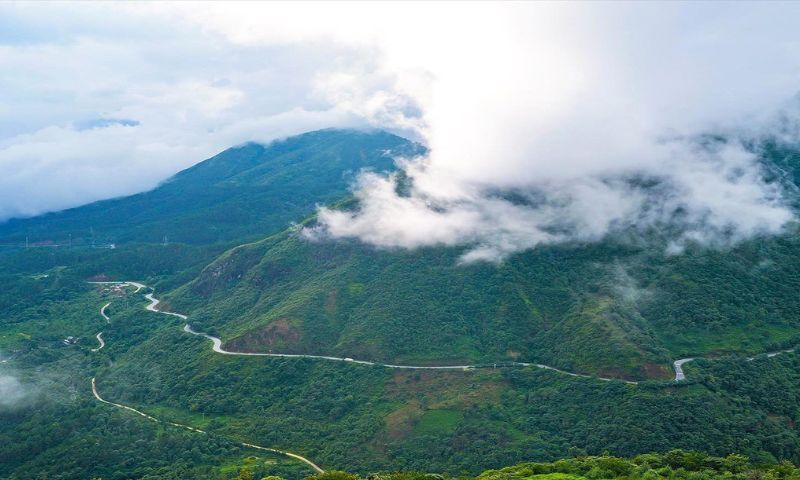 Đèo Ô Quy Hồ mang khung cảnh kỳ vĩ thơ mộng