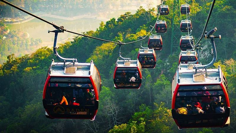 Đi cáp treo ngắm cảnh đẹp thiên nhiên từ trên cao