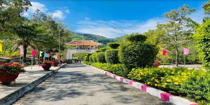 Di chuyển đến chân núi Tà Cú