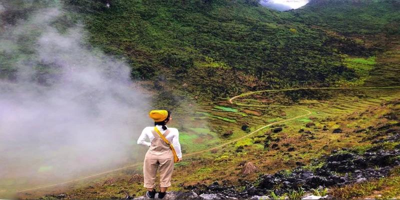 Mang jumpsuit trekking Hà Giang