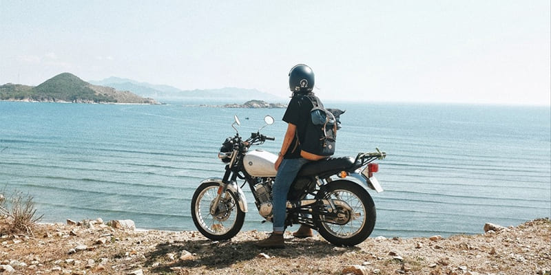 Đi phượt bằng xe máy để chiêm ngưỡng mọi cảnh đẹp dọc bờ biển