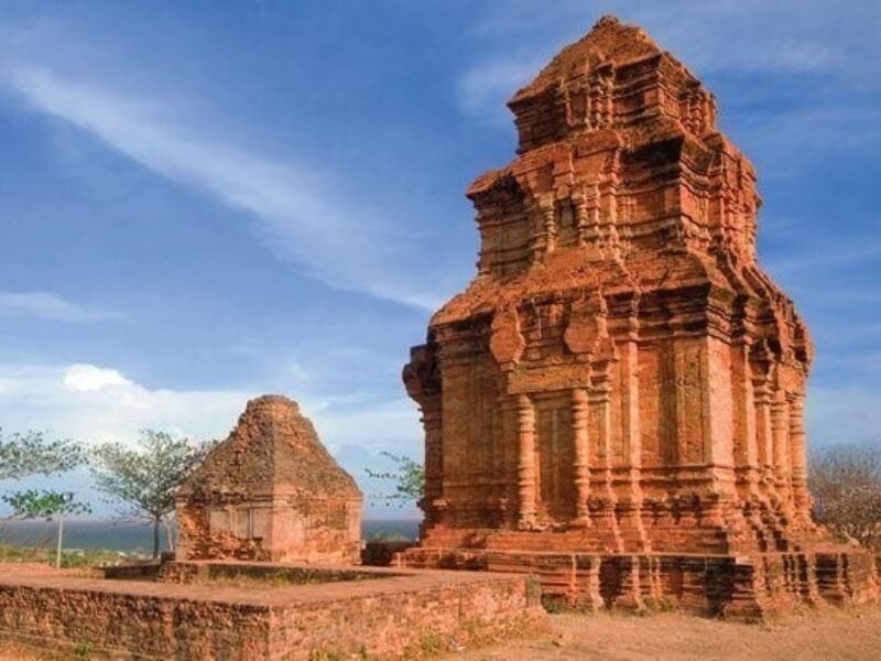 Di tích tháp Chăm mang lối kiến trúc độc đáo