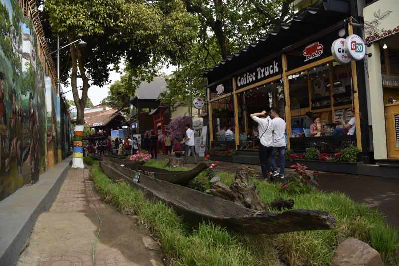 Đường sách Cà phê là điểm đến độc đáo kết hợp văn hóa đọc và không gian cà phê