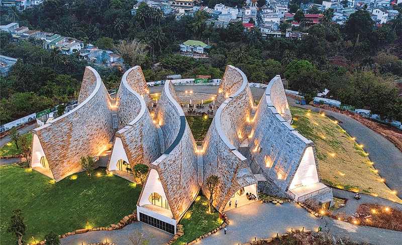 Bảo tàng Cà phê với kiến trúc nhà dài Ê Đê độc đáo