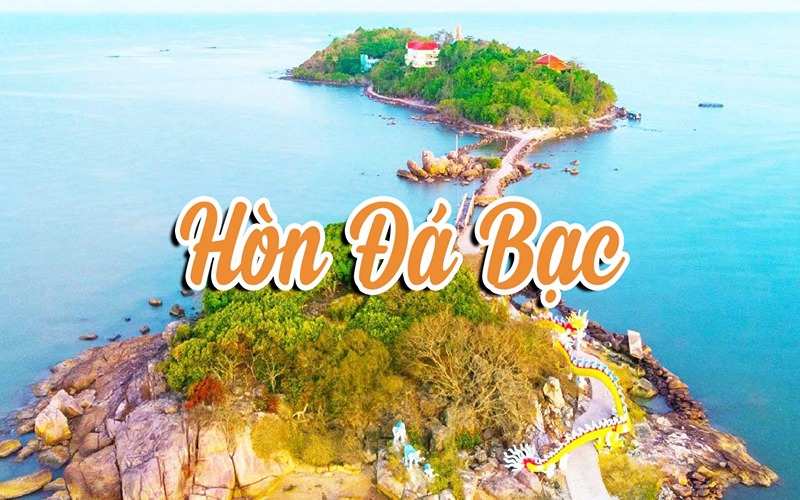 Hòn Đá Bạc là cụm đảo nhỏ giữa biển