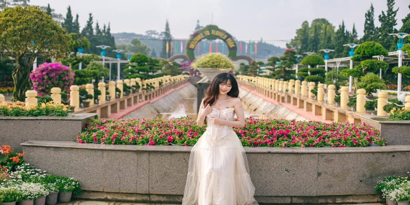 Ngắm nhìn vườn hoa thành phố cảm nhận thiên nhiên rực rỡ