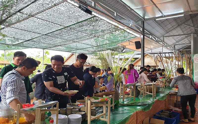 Làng bột Sa Đéc khói nghi ngút tạo khung cảnh chân thực