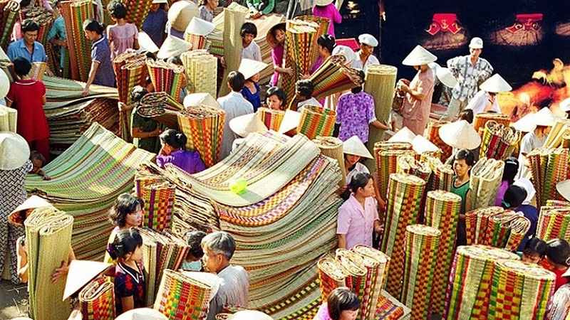 Chợ chiếu Định Yên là nơi sản xuất chiếu truyền thống.