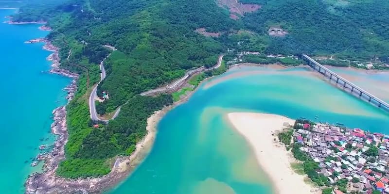 Biển Lăng Cô từng được bầu chọn là bãi biển đẹp nhất thế giới