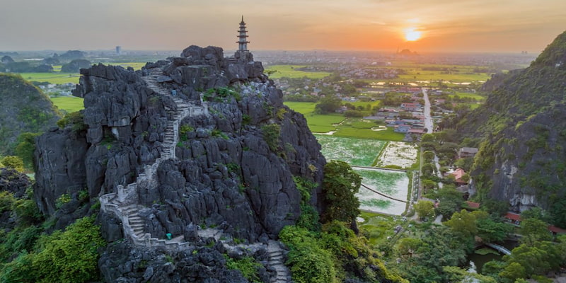 Tham quan Hang Múa, nơi vua chúa từng giải trí