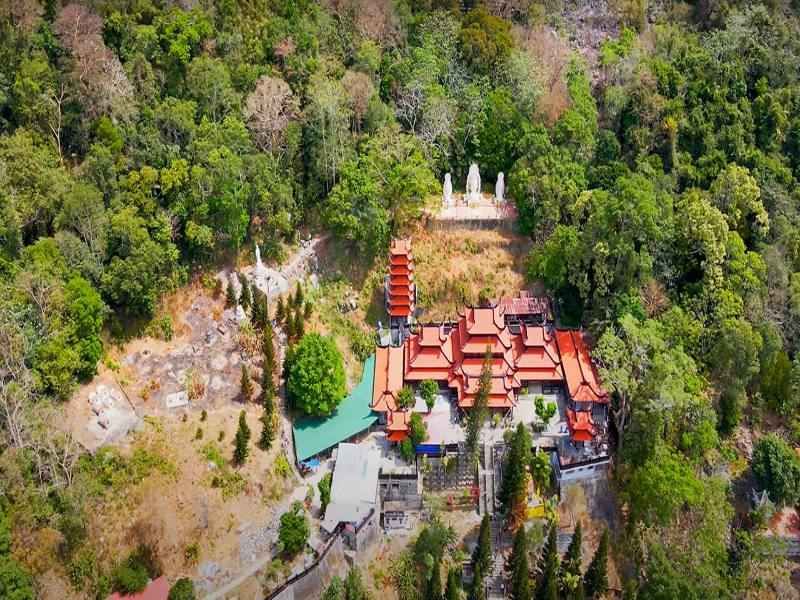 Quần thể chùa núi Tà Cú