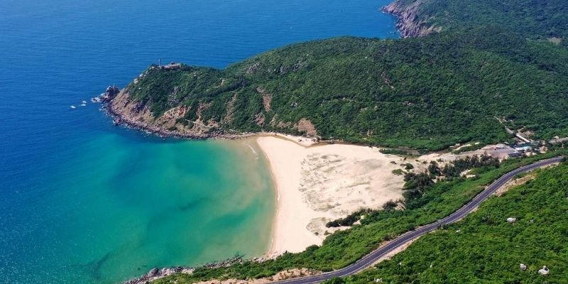 Bãi Môn hoang sơ hòa mình vào thiên nhiên