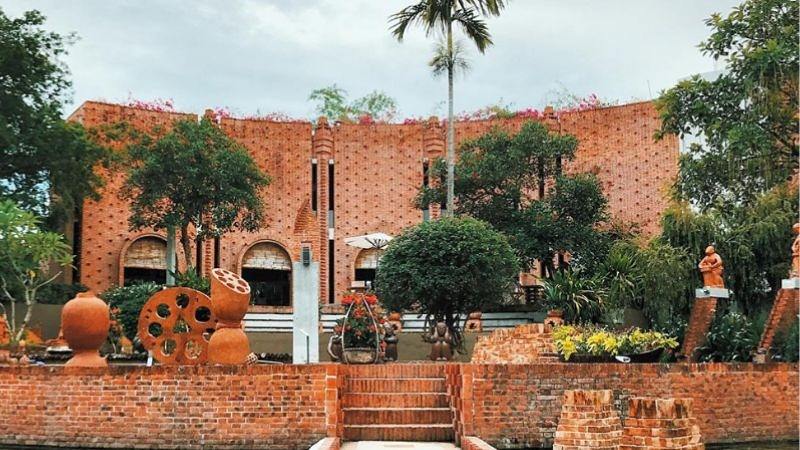 Làng gốm Thanh Hà mộc mạc mà quyến rũ.