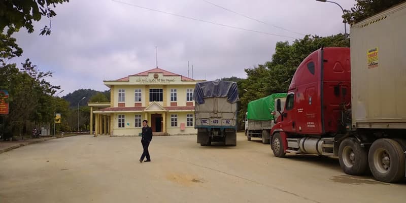 Địa thế cửa khẩu thuận tiện khi nằm gần trung tâm thành phố