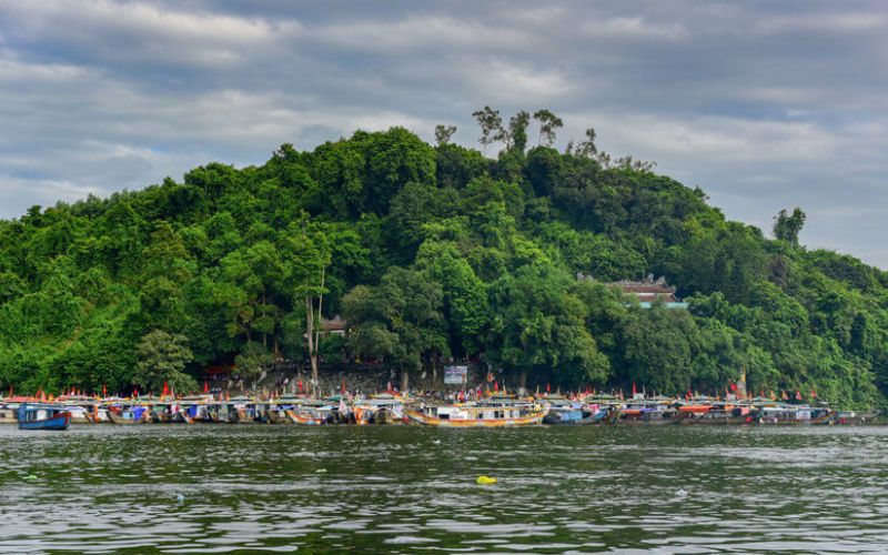 Điện Hòn Chén là nơi kết hợp hài hòa giữa văn hóa và nghệ thuật