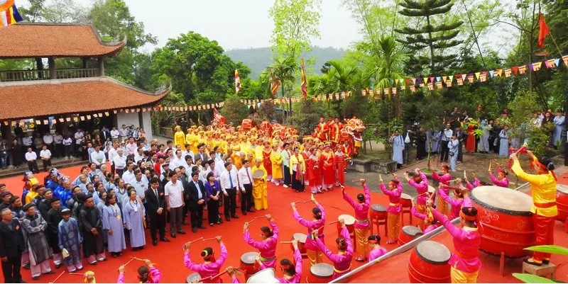 Tổ chức lễ hội hàng năm với nhiều chương trình đậm dấu ấn văn hóa Bắc Ninh
